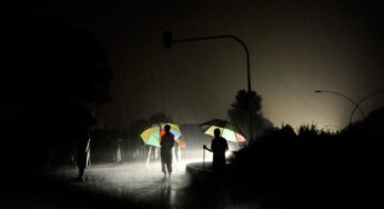 Massive power breakdown plunges Pakistan into darkness